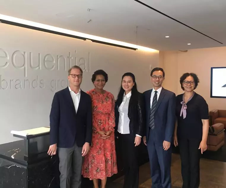 2018年5月,美國上市家政公司martha stewart誠摯邀請三替集團(tuán)董事長陶曉鶯一行赴美進(jìn)行商務(wù)洽談,已達(dá)成戰(zhàn)略合作意向.jpg 2018年5月,美國上市家政公司martha stewart誠摯邀請三替集團(tuán)董事長陶曉鶯一行赴美進(jìn)行商務(wù)洽談,已達(dá)成戰(zhàn)略合作意向.jpg