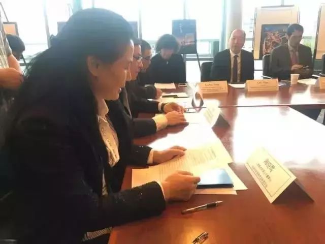 陶曉鶯董事長作為企業(yè)代表在美國參加“杭州遇見西雅圖”活動,并發(fā)表講話.jpg 陶曉鶯董事長作為企業(yè)代表在美國參加“杭州遇見西雅圖”活動,并發(fā)表講話.jpg